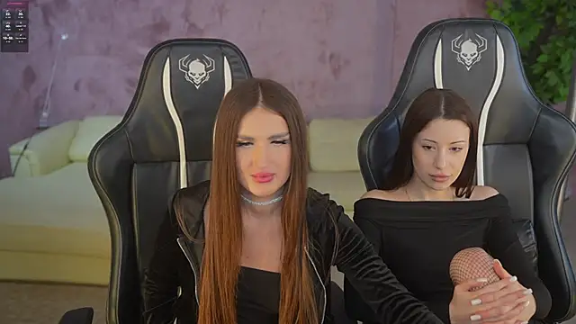 Snapshot of Goldie_Flame chatting on November 2025 11:20:02 PM Goldie Flame online show from November 2025 11:20:02 PM