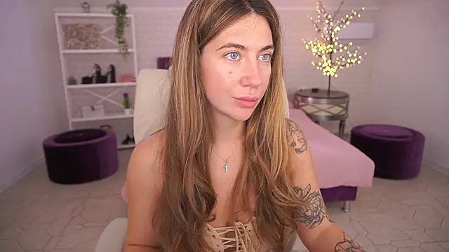 Snapshot of KateShanny chatting on June 2026 06:52:02 AM KateShanny online show from June 2026 06:52:02 AM