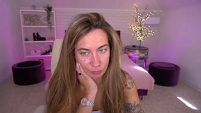 Snapshot of KateShanny chatting on June 2026 05:45:02 AM KateShanny online show from June 2026 05:45:02 AM