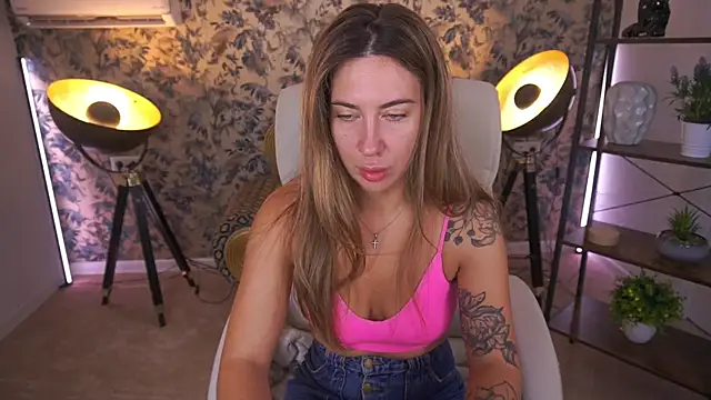 Snapshot of KateShanny chatting on July 2026 05:40:02 AM KateShanny online show from July 2026 05:40:02 AM