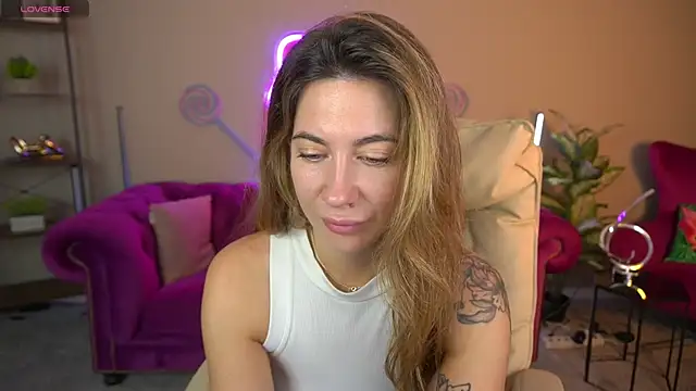 Snapshot of KateShanny chatting on December 2025 06:45:02 AM KateShanny online show from December 2025 06:45:02 AM