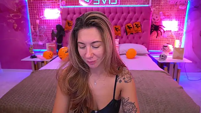 Snapshot of KateShanny chatting on November 2025 07:13:01 AM KateShanny online show from November 2025 07:13:01 AM