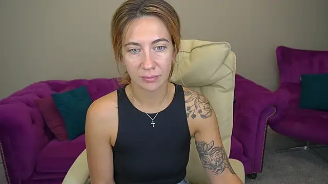 Snapshot of KateShanny chatting on September 2025 05:43:01 AM KateShanny online show from September 2025 05:43:01 AM