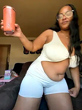 yummy0322 online show from November 2025 03:39:01 PM