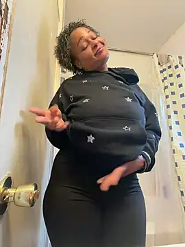 yummy0322 online show from February 2026 03:32:02 PM