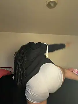 yummy0322 online show from February 2026 05:36:02 PM