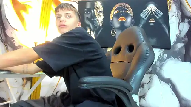 Snapshot of mono_blonde chatting on September 2025 06:41:01 PM mono blonde online show from September 2025 06:41:01 PM