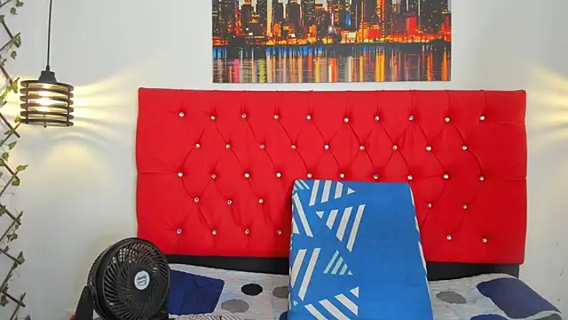 carolinacrus01 online show from November 2025 02:29:02 PM