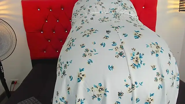 carolinacrus01 online show from February 2026 04:06:01 PM