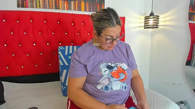 carolinacrus01 online show from December 2025 04:52:02 PM