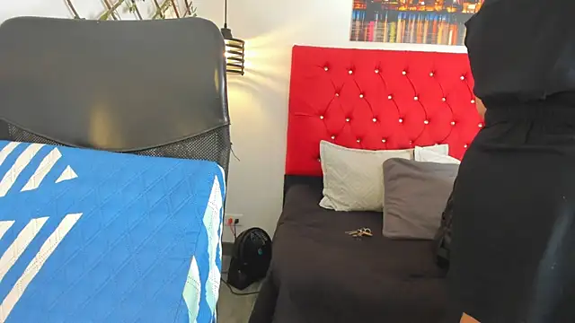 carolinacrus01 online show from September 2025 04:47:01 PM