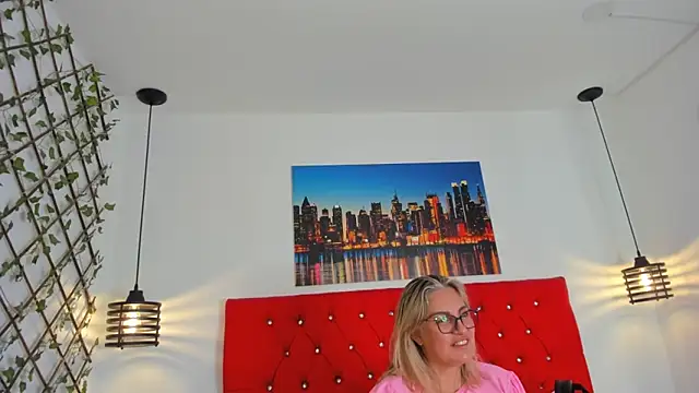 carolinacrus01 online show from September 2025 04:12:02 PM