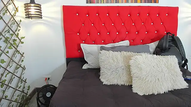 carolinacrus01 online show from October 2025 04:05:01 PM