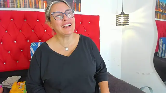 carolinacrus01 online show from December 2025 04:09:02 PM