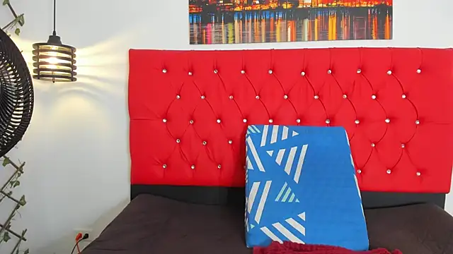 carolinacrus01 online show from October 2025 03:33:01 PM