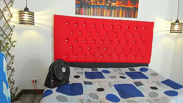 carolinacrus01 online show from October 2025 03:11:01 PM