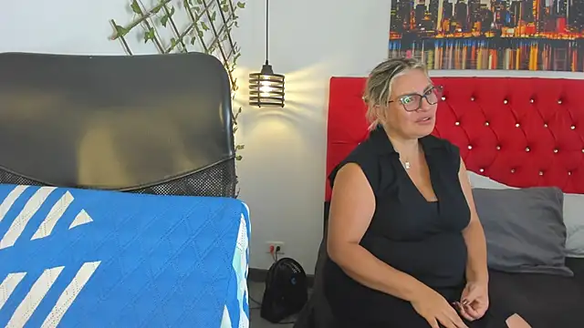 carolinacrus01 online show from September 2025 05:30:02 PM