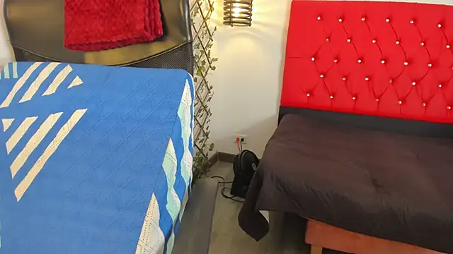 carolinacrus01 online show from October 2025 02:50:01 PM