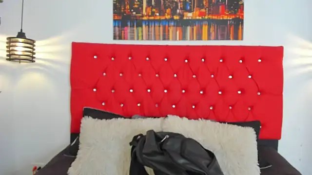 carolinacrus01 online show from October 2025 06:41:02 PM