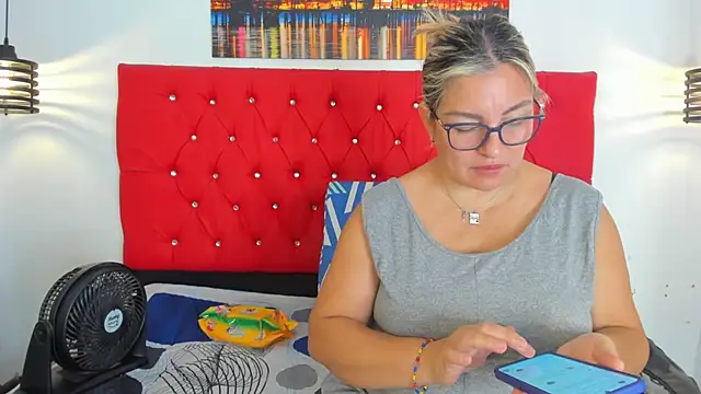 carolinacrus01 online show from November 2025 03:34:01 PM