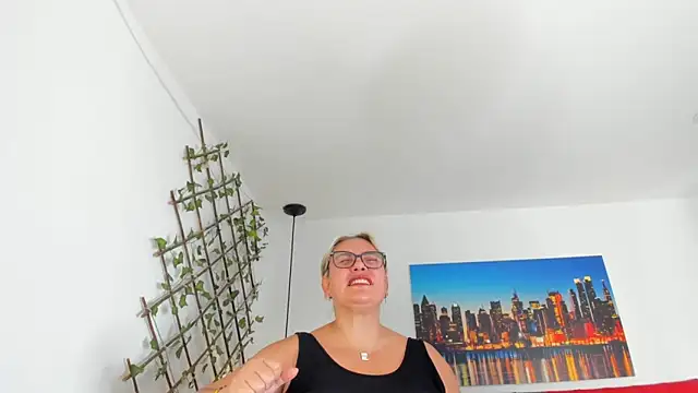 carolinacrus01 online show from October 2025 03:04:02 PM