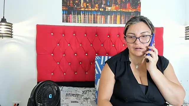 carolinacrus01 online show from September 2025 03:56:01 PM
