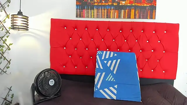 carolinacrus01 online show from November 2025 03:17:01 PM