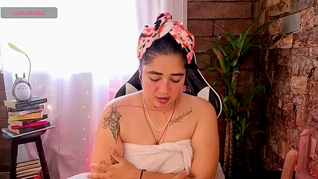 Snapshot of _kat_1995 chatting on September 2025 07:03:01 PM kat 1995 online show from September 2025 07:03:01 PM