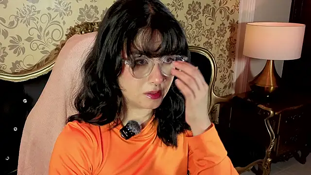 LiLLiAnderson online show from April 2026 12:32:02 PM