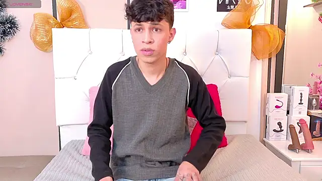 Snapshot of Axel__Evans chatting on December 2025 01:06:01 PM Axel Evans online show from December 2025 01:06:01 PM