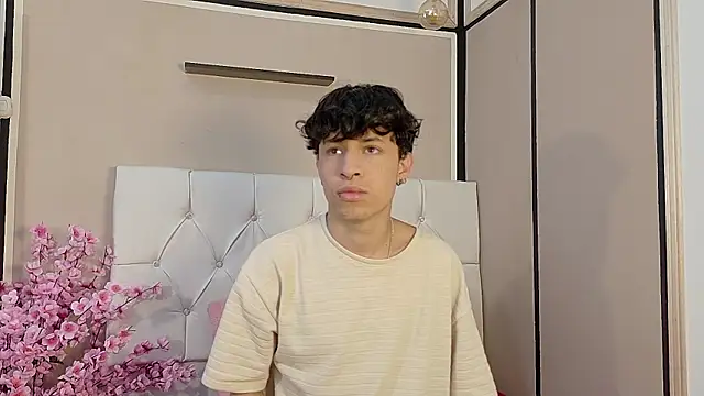 Snapshot of Axel__Evans chatting on October 2025 12:06:02 PM Axel Evans online show from October 2025 12:06:02 PM