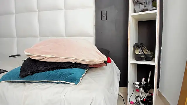 Gigi duran online show from April 2026 04:35:02 PM