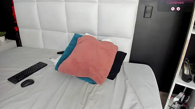 Gigi duran online show from April 2026 04:52:01 AM