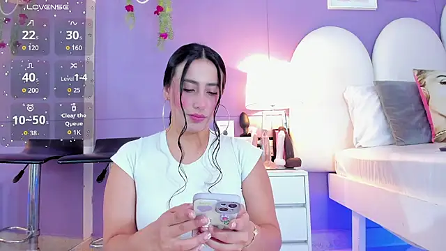 my aleja  online show from November 2025 01:25:01 PM