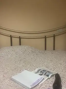 SarettaB90 online show from December 2025 05:56:02 PM