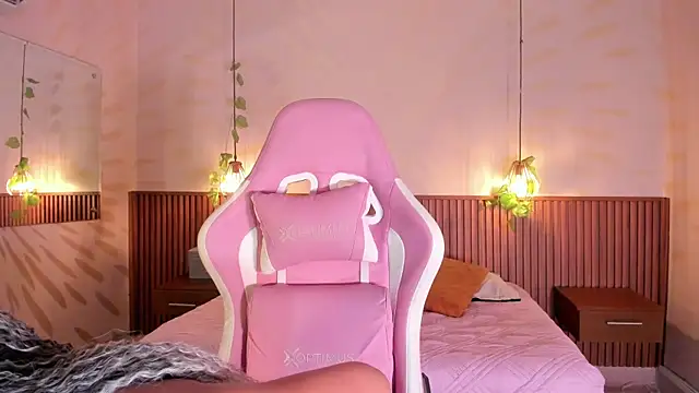 daphne courtis online show from April 2026 03:14:02 AM