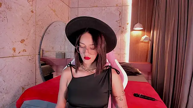 daphne courtis online show from November 2025 03:06:01 AM