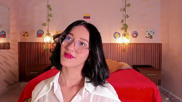 Snapshot of daphne_courtis chatting on July 2026 03:17:02 AM daphne courtis online show from July 2026 03:17:02 AM