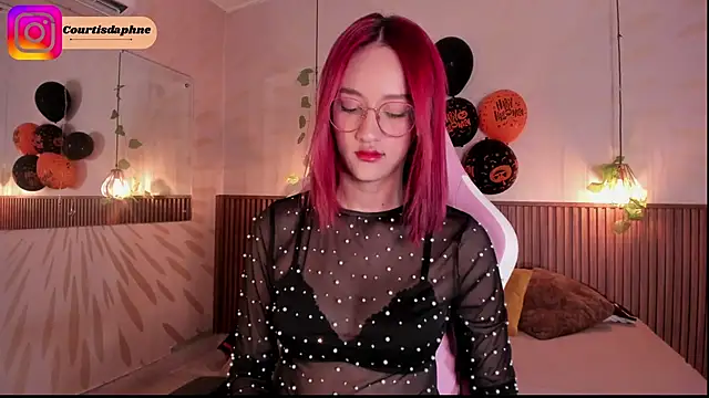 daphne courtis online show from October 2025 03:17:01 AM