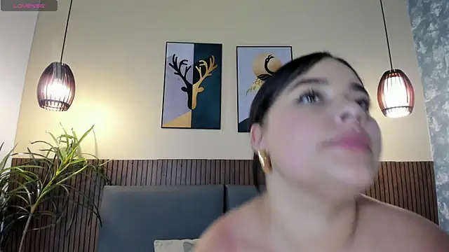 Laylalanne online show from October 2025 08:01:01 PM