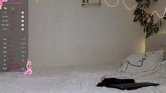 Snapshot of serenahall_ chatting on October 2025 11:12:02 PM serenahall online show from October 2025 11:12:02 PM