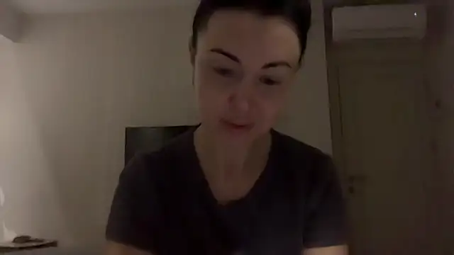 Snapshot of Gilin1 chatting on December 2025 08:47:01 PM Gilin1 online show from December 2025 08:47:01 PM