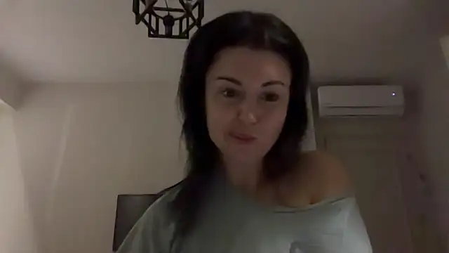 Snapshot of Gilin1 chatting on December 2025 08:48:01 PM Gilin1 online show from December 2025 08:48:01 PM