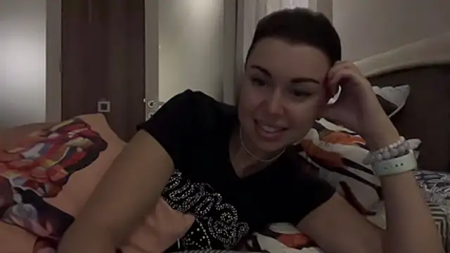 Snapshot of Gilin1 chatting on October 2025 08:20:02 PM Gilin1 online show from October 2025 08:20:02 PM