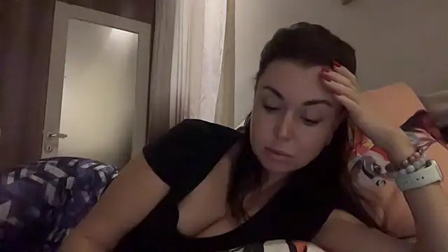 Snapshot of Gilin1 chatting on November 2025 07:39:01 PM Gilin1 online show from November 2025 07:39:01 PM