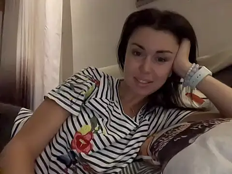 Snapshot of Gilin1 chatting on October 2025 06:53:02 PM Gilin1 online show from October 2025 06:53:02 PM