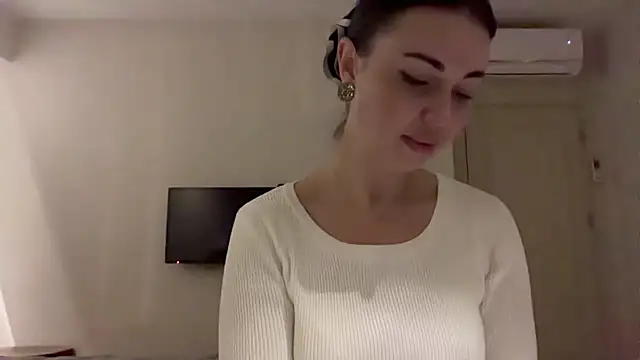 Snapshot of Gilin1 chatting on February 2026 09:42:01 PM Gilin1 online show from February 2026 09:42:01 PM