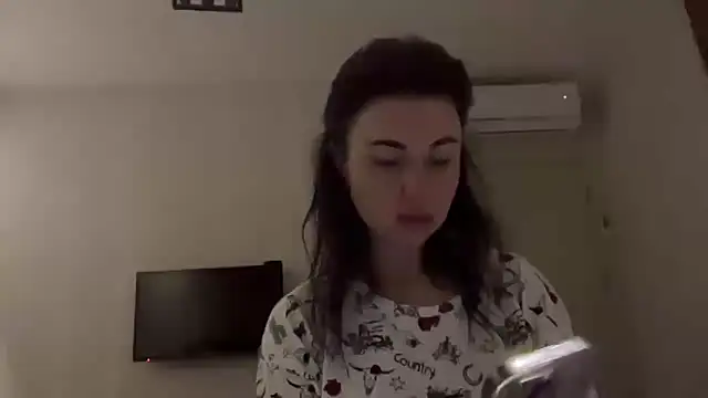 Snapshot of Gilin1 chatting on February 2026 08:06:01 PM Gilin1 online show from February 2026 08:06:01 PM