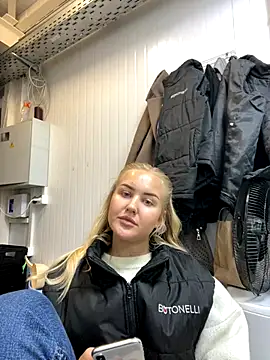 Snapshot of CandyVice chatting on September 2025 05:35:02 PM CandyVice online show from September 2025 05:35:02 PM