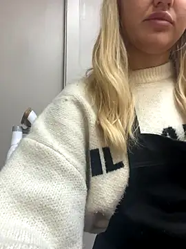 Snapshot of CandyVice chatting on September 2025 05:19:02 PM CandyVice online show from September 2025 05:19:02 PM